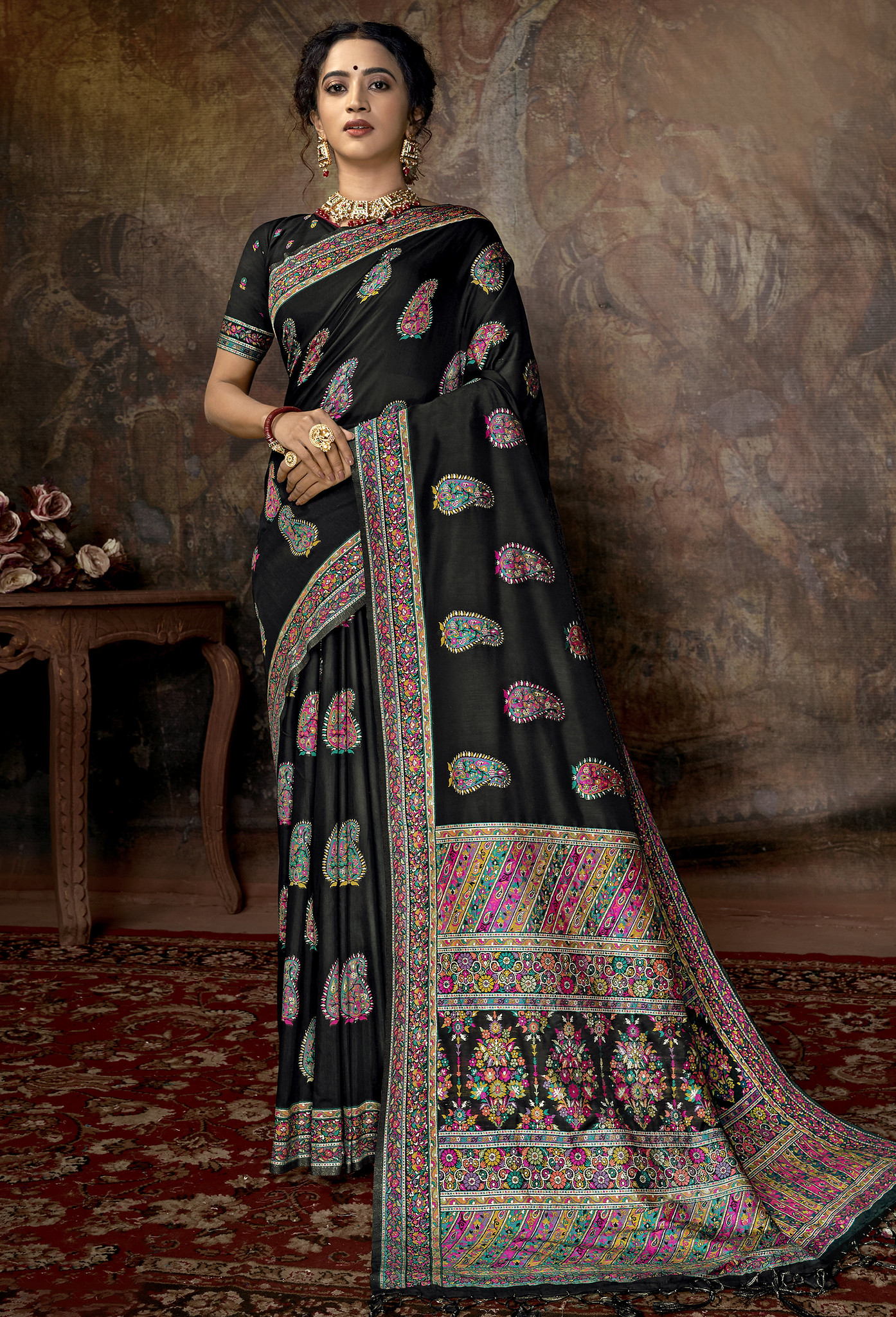 black banarasi saree with jewellery