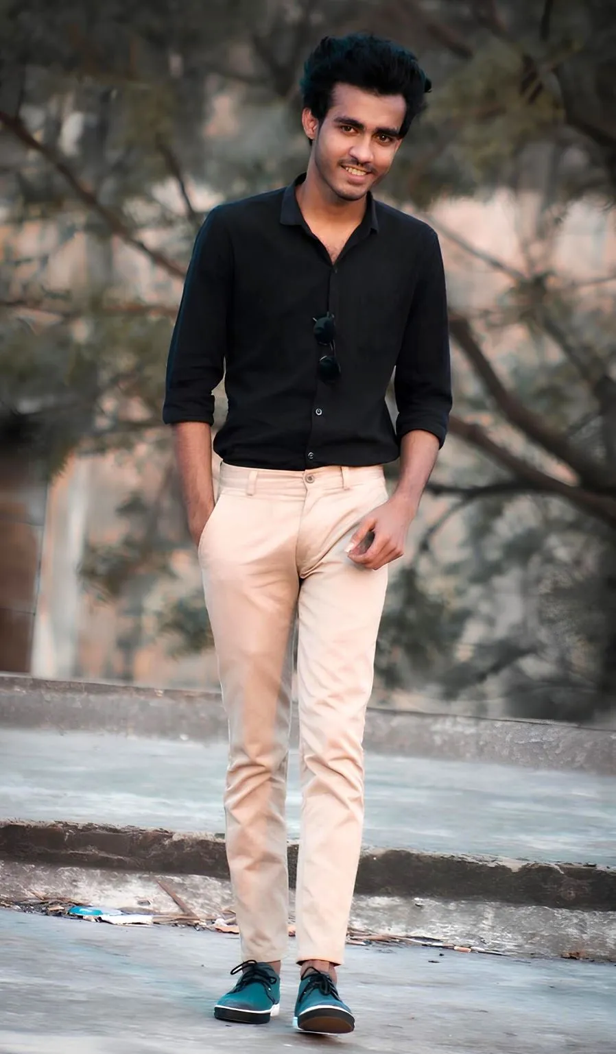 Black shirt combination with beige pants