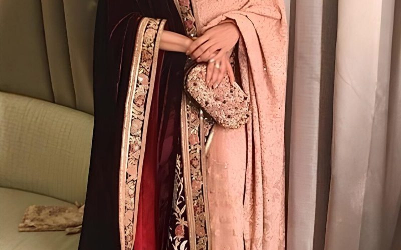 How to Style Saree in Winter